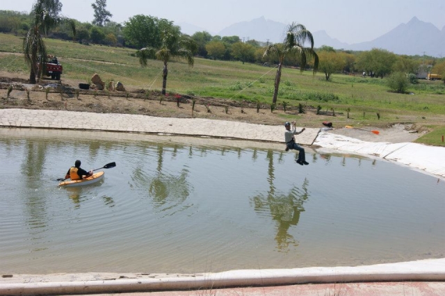 Tirolesas y kayaks